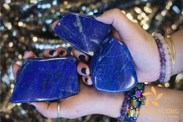 da-lapis-lazuli-3 Đá Lapis mang màu xanh của hoàng gia