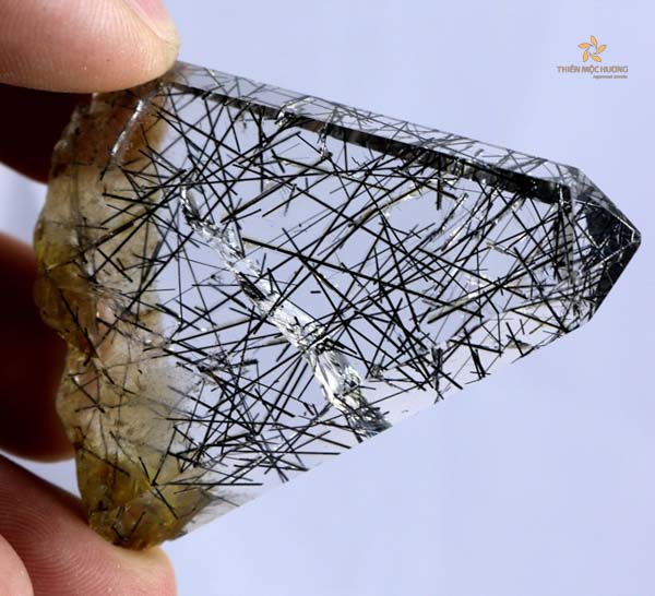 mệnh thủy đeo đá gì Thạch Anh Tóc Đen