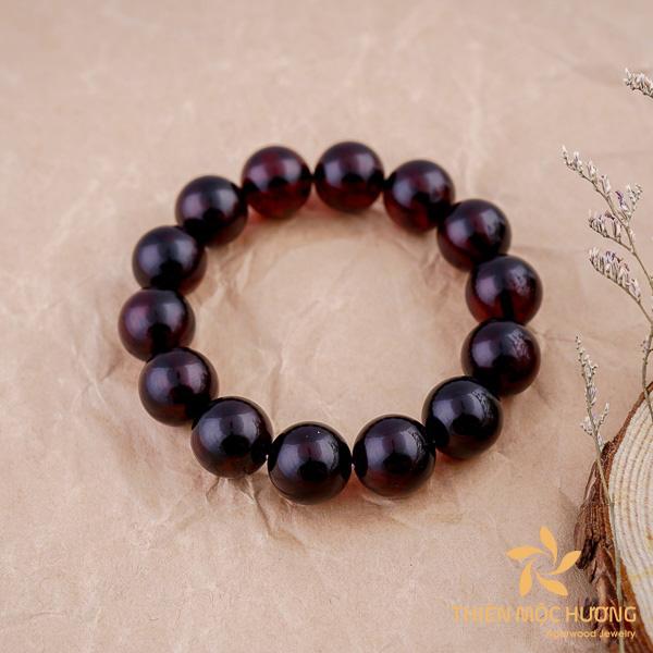 Vòng hổ phách đen