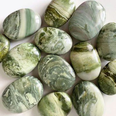 Serpentine rất mềm, chúng thường được chế tác làm đồ trang trí, vật phẩm phong thuỷ