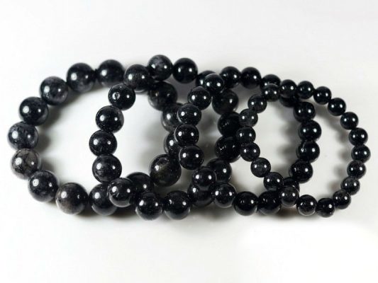 da-thach-anh-den-gia-bao-nhieu-2-1-533x400-2 Mệnh mộc đeo vòng màu gì? Thạch Anh với màu đen tương sinh mệnh Mộc là loại đá ít xuất hiện trên thị trường