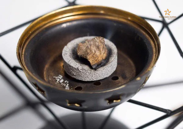 dung-cu-dot-tram-huong-2 Than hoạt tính