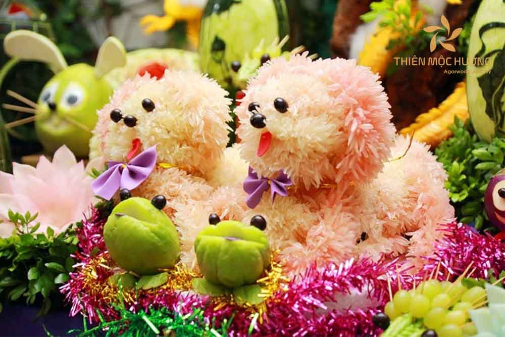 Mâm ngũ quả được cắt tỉa cẩn thận thành hình của động vật