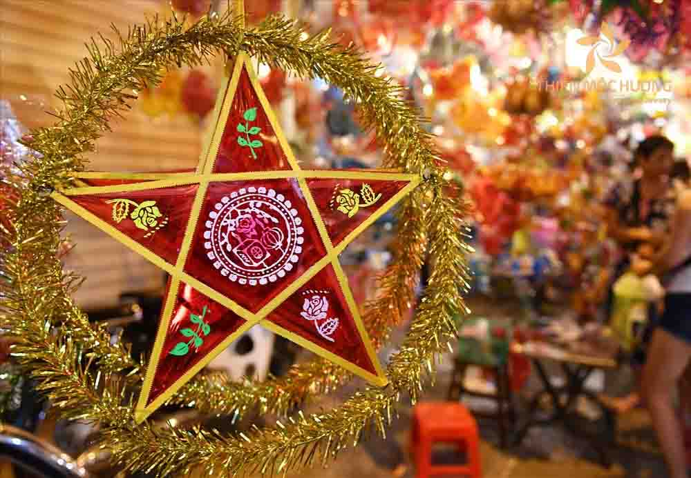 Hình ảnh chiếc đèn ông sao trong hội chợ
