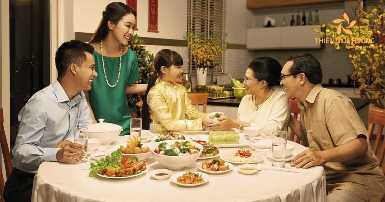 Hình ảnh gia đình sum vầy lễ Vu Lan