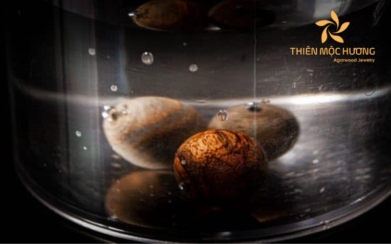 Trầm sánh chìm nước