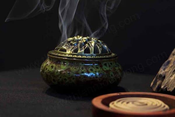 Xông trầm là cách giải vận đen hữu hiệu