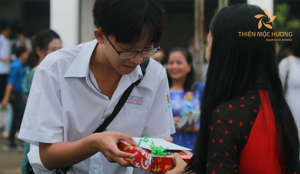 Tặng quà 20/11 cho thầy cô giáo