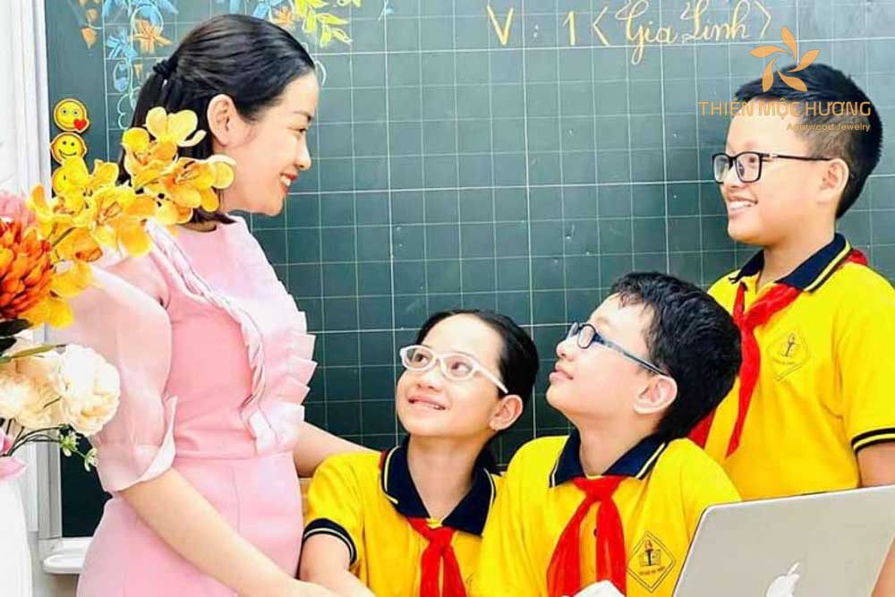 Lời chúc 20/10 cho cô giáo bằng tiếng anh