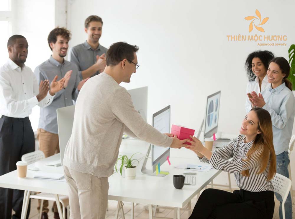 Lời chúc 20/10 cho đồng nghiệp bằng tiếng Anh