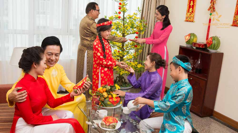 Chúc tết người lớn tuổi