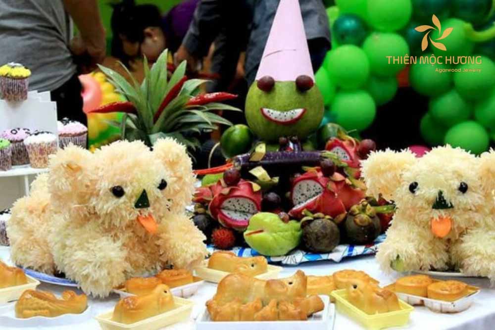 Mâm ngũ quả tết trung thu các loại trái cây được cắt tỉa theo hình con vật