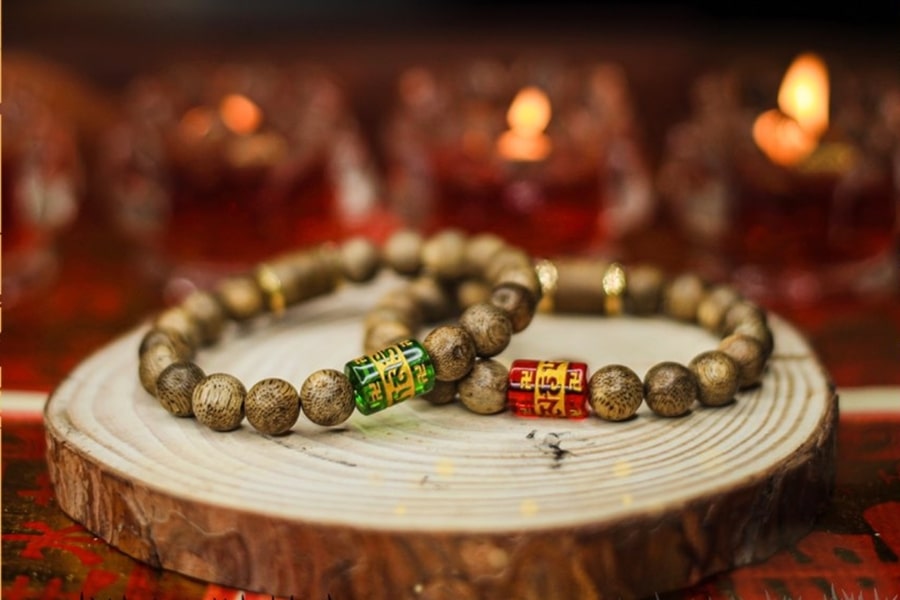 Điều thường được hỏi là trước khi đeo vòng phong thủy cần làm gì để tránh chọn sai mệnh