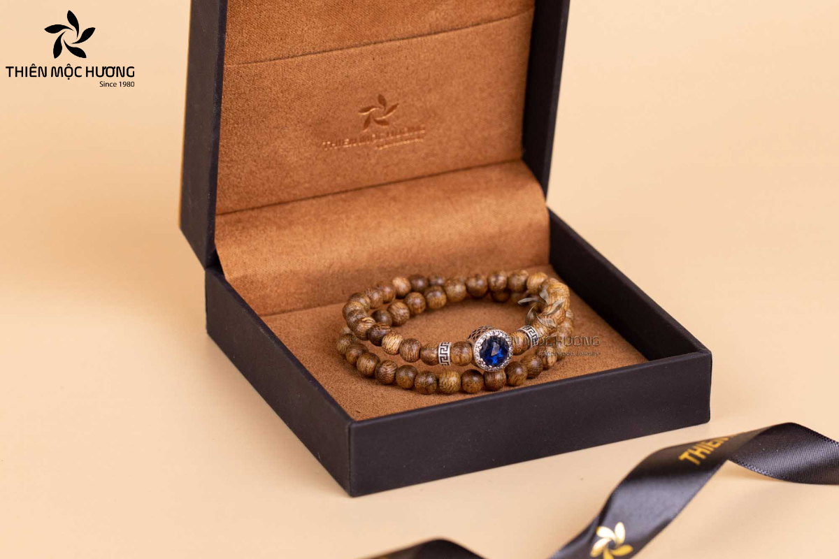 menh-thuy-deo-vong-mau-gi-06