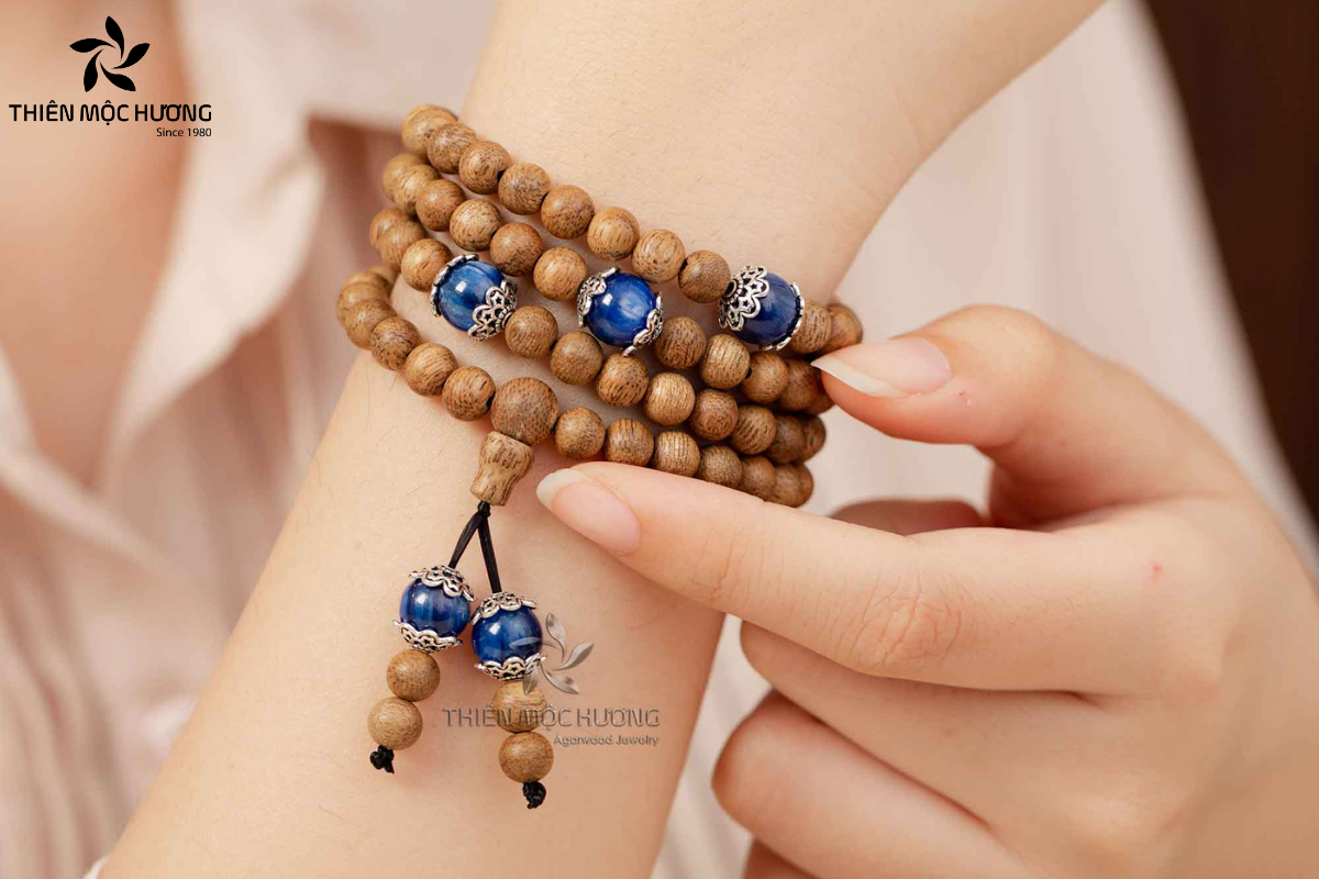 menh-thuy-deo-vong-mau-gi-08