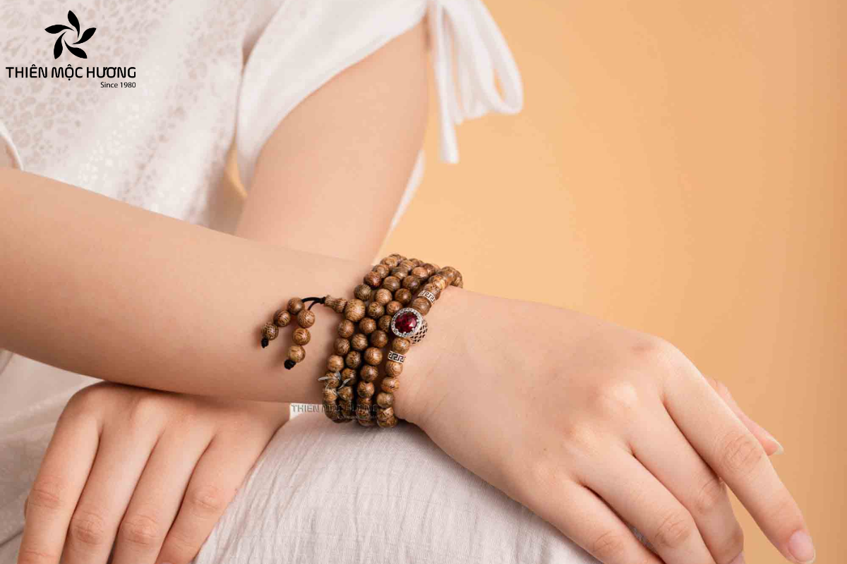 menh-thuy-deo-vong-mau-gi-09