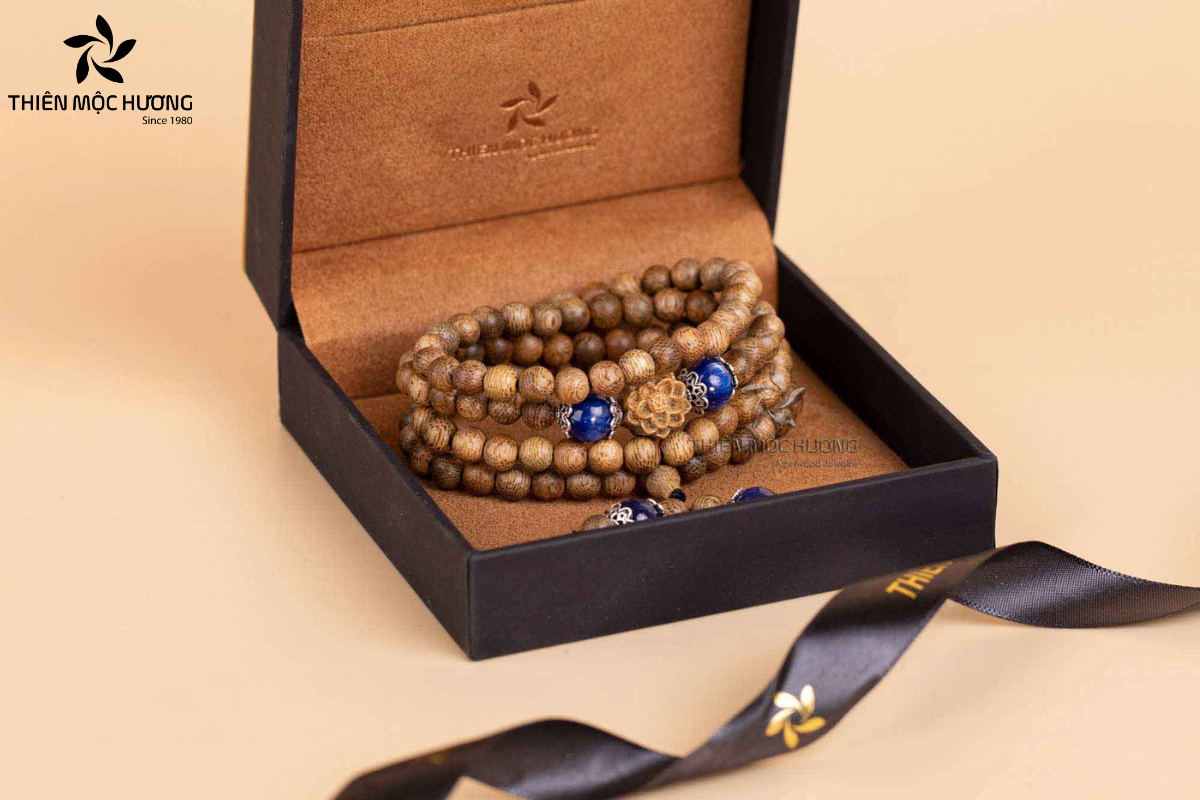 menh-thuy-deo-vong-mau-gi-10