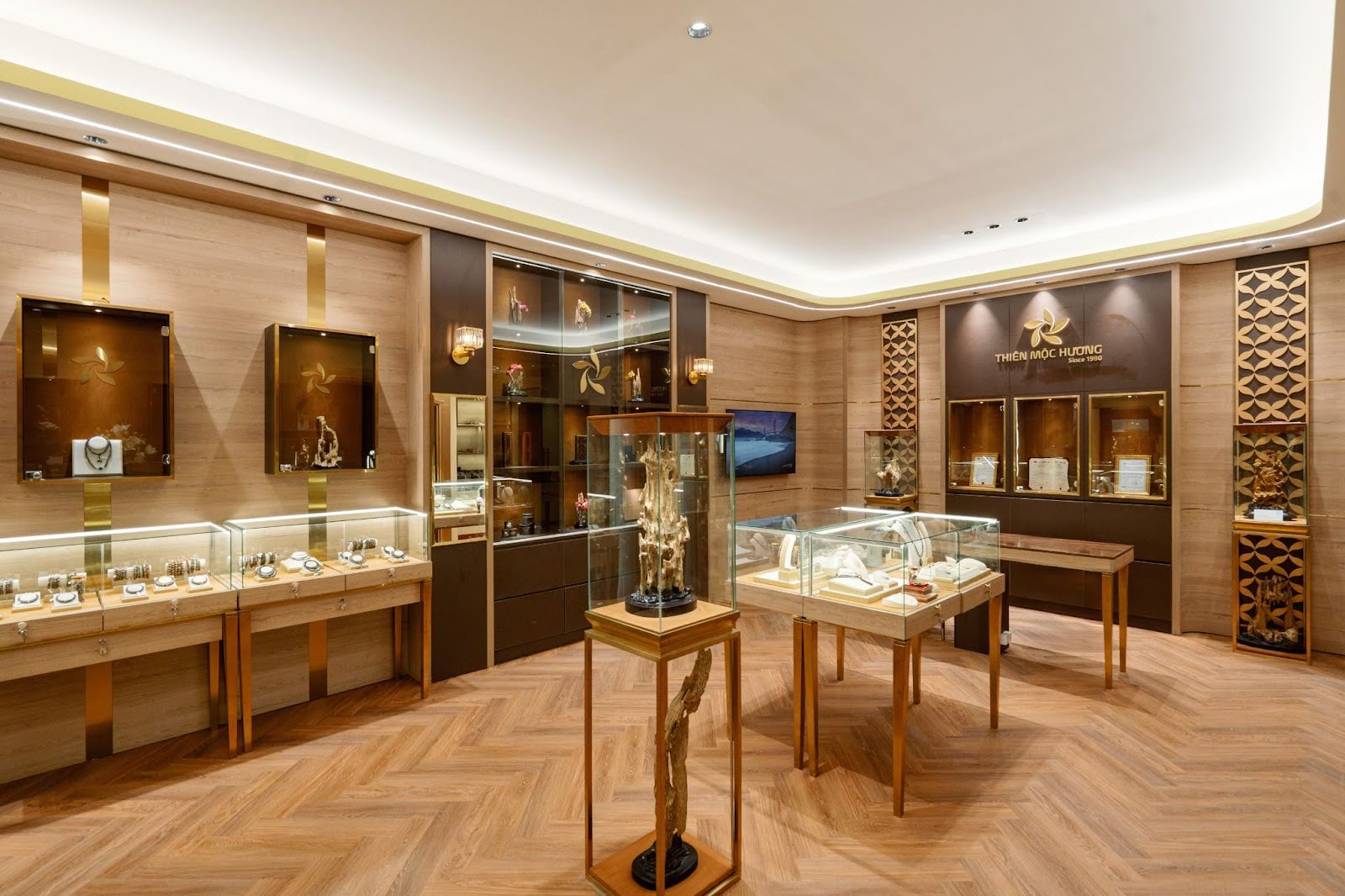 Người yêu trầm thường tìm đến Thiên Mộc Hương để sở hữu vòng tay 21 hạt chất lượng cao, được chế tác tinh xảo, đảm bảo giá trị phong thủy tối đa