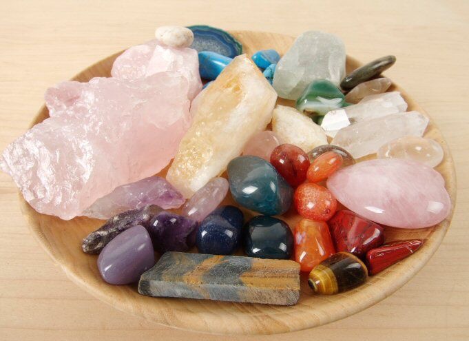 nhan-biet-da-quy-tho-6 Đá quý còn được chế tạo làm đồ trang sức mang đến vẻ đẹp quý phái cho người sử dụng