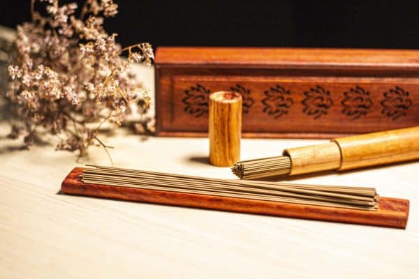 Đốt nhang Trầm là một phong tục tâm linh truyền thống