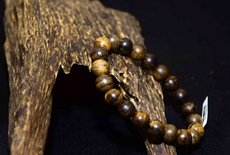 nhung-yeu-to-quyet-dinh-den-gia-tram-huong vòng trầm hương bao nhiêu tiền