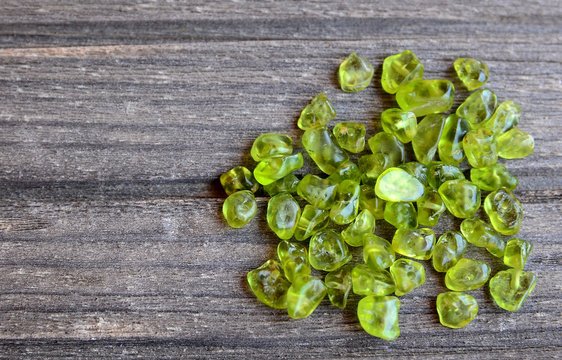 peridot Từ lâu Peridot được tôn vinh là “Đá của Mặt Trời”