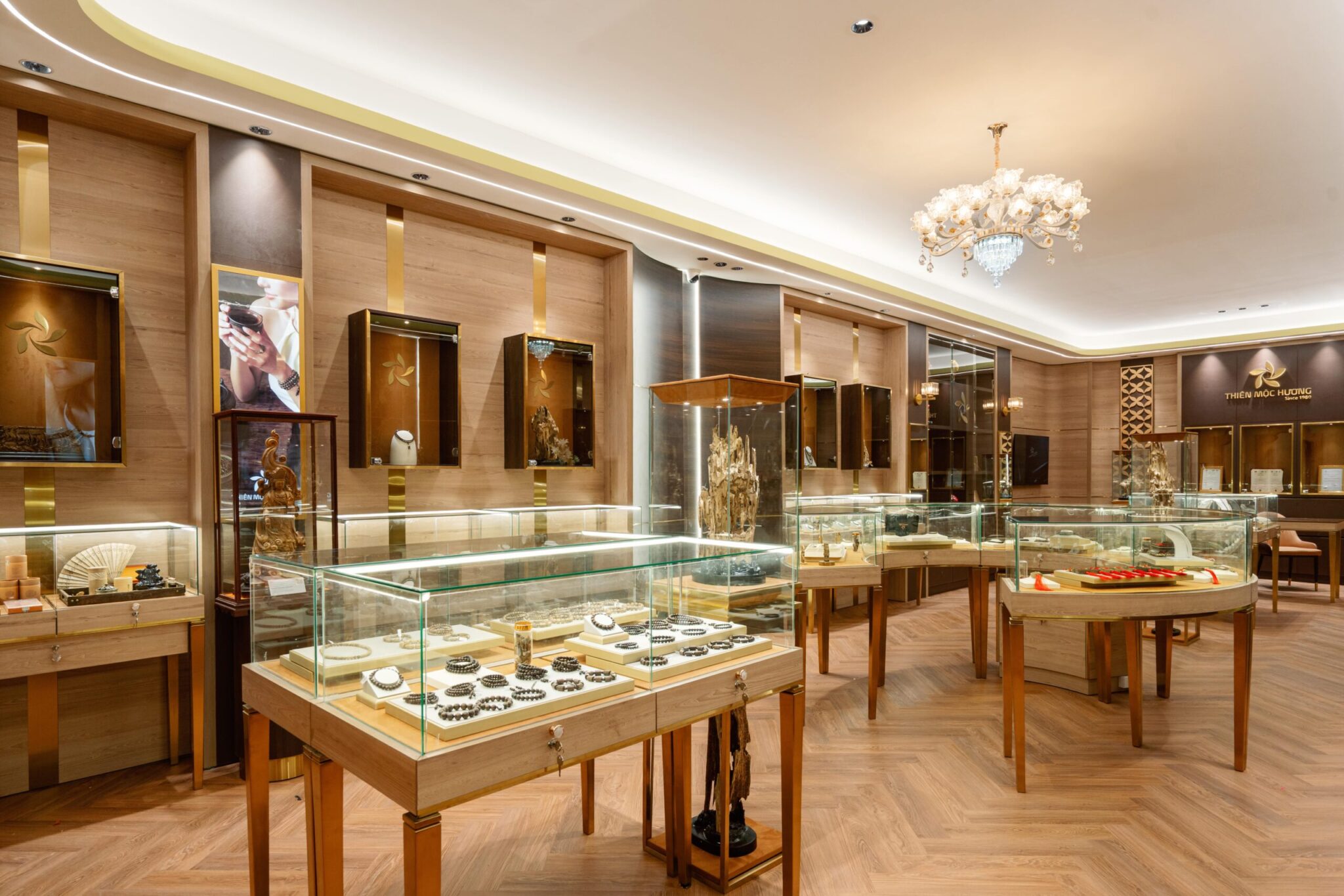 phong-trung-bay-thien-moc-huong-min-2 Thiên Mộc Hương - cơ sở cung cấp nhang trầm hương nguyên chất sạch 100%