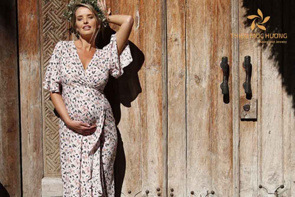 qua-20-10-cho-vo-14 Váy bầu trong lúc vợ đang trong giai đoạn thai kỳ là một món quà 20/10 vô cùng tinh tế