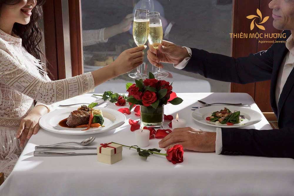 qua-20-10-cho-vo-5 Một bữa tối lãng mạn sẽ giúp cho tình cảm đôi bên mặn nồng hơn trong ngày 20/10