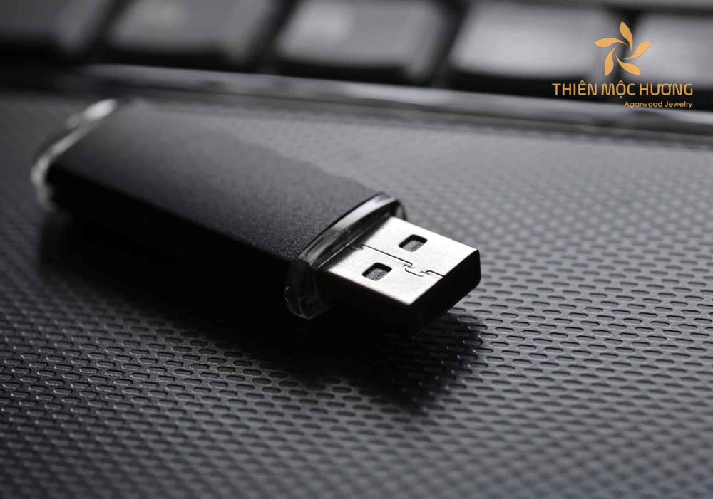 qua-20-11-tang-thay-giao-9 USB sẽ giúp thầy giáo lưu trữ thông tin quan trọng