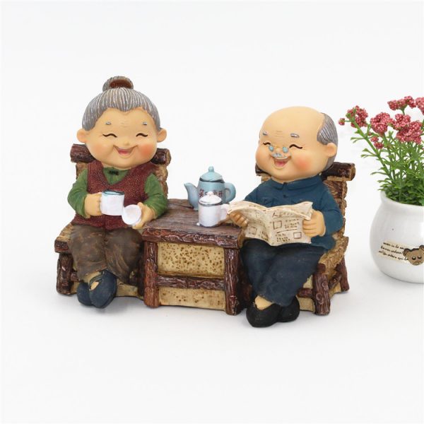 qua-cuoi-1-e1638458387547 Bộ tượng ông bà hạnh phúc dành tặng trong ngày cưới