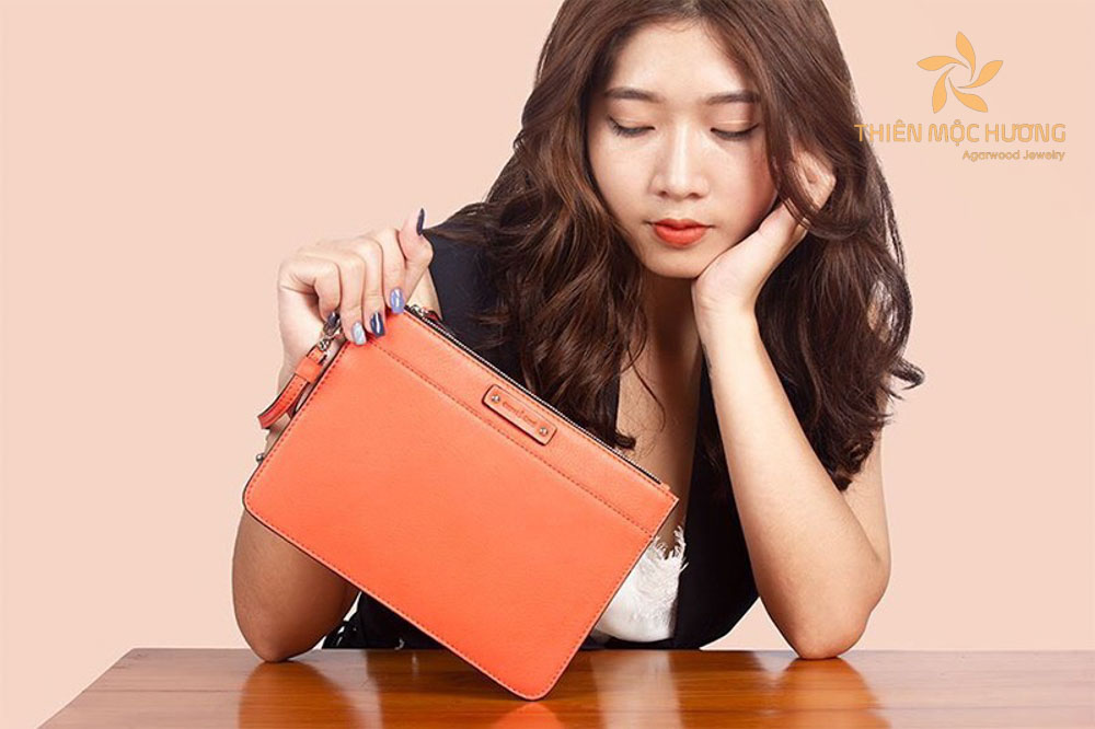 Chiếc ví sẽ làm cho nửa kia gợi nhớ về bạn