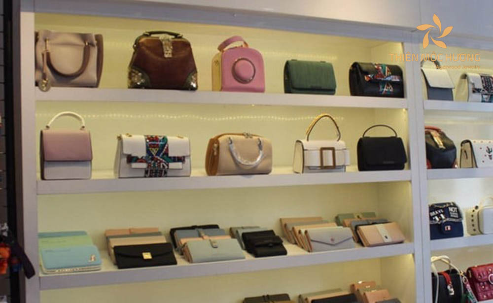 Quà tặng 20/10 cho bạn gái ý nghĩa không thể thiếu túi xách