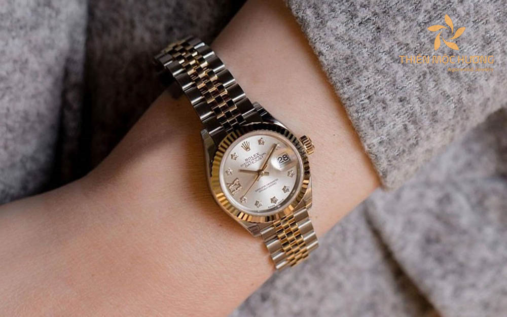 qua-tang-20-10-cho-co-giao-3 Quà tặng 20/10 cho cô giáo ý nghĩa là chiếc đồng hồ đeo tay