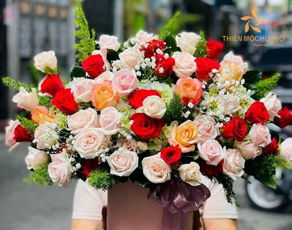 Tặng hoa trong ngày 20/10 cho đồng nghiệp nữ của bạn