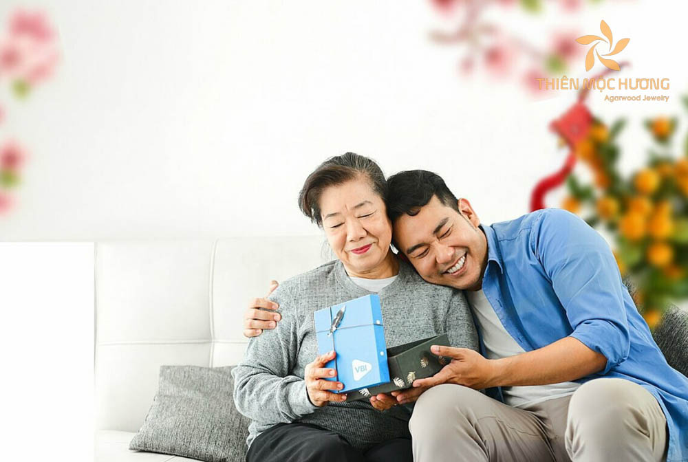 Quà tặng 20/10 cho mẹ có ý nghĩa gì?