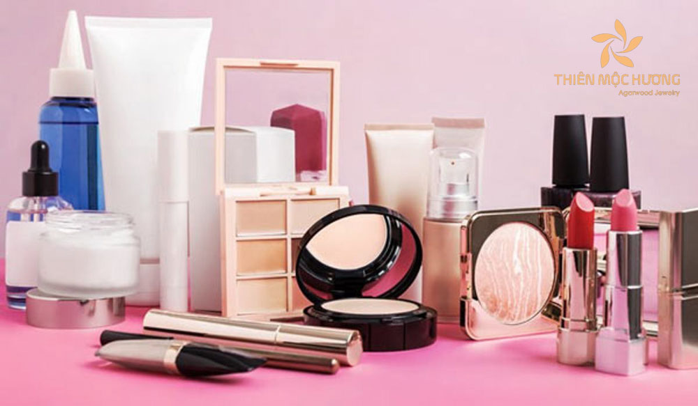 Quà tặng 20/10 cho mẹ ruột ý nghĩa là mỹ phẩm chất lượng cao