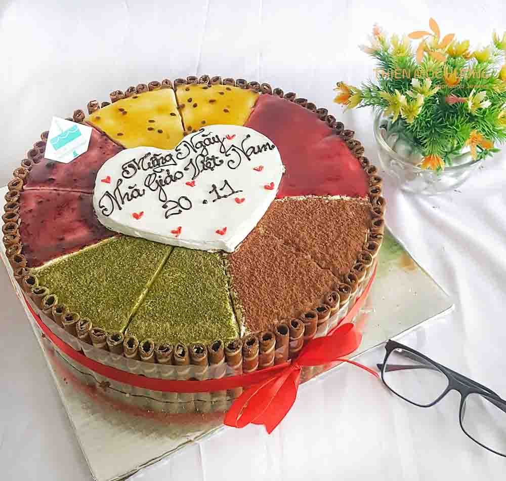 Quà tặng cô giáo mầm non ngày 20/11 là chiếc bánh kem ngọt ngào