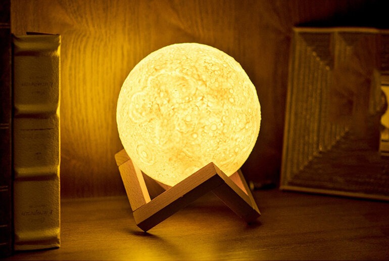 qua-tang-ban-gai-1 Chọn món quà tặng cho bạn trai là đèn ngủ sẽ nâng niu giấc ngủ của chàng