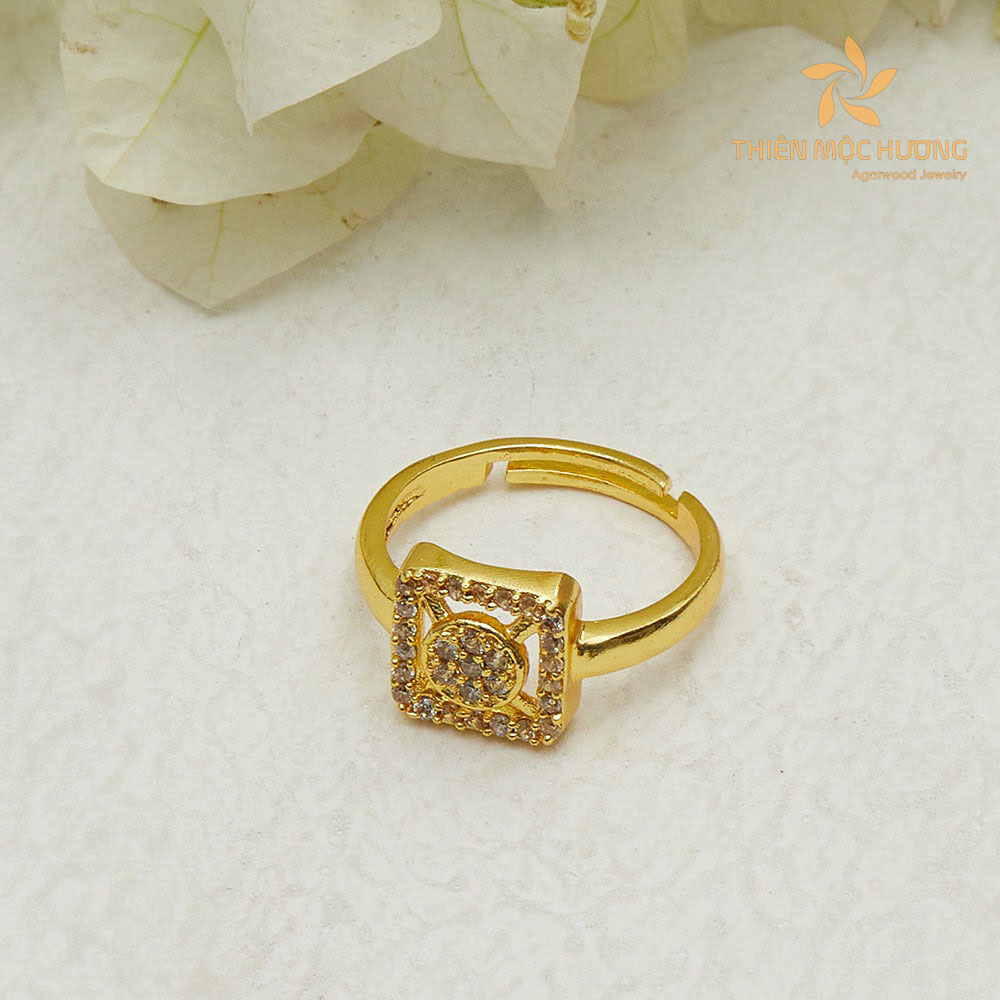 Quà ý nghĩa tặng bạn gái nhẫn vàng 