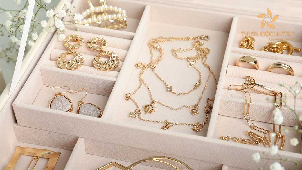 Không thể cưỡng lại được món quà tặng bạn thân là phụ kiến trang sức đắt tiền