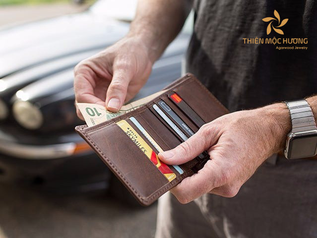 Món quà tặng bạn thân là ví tiền là phụ kiện không thể thiếu của các anh khi ra ngoài