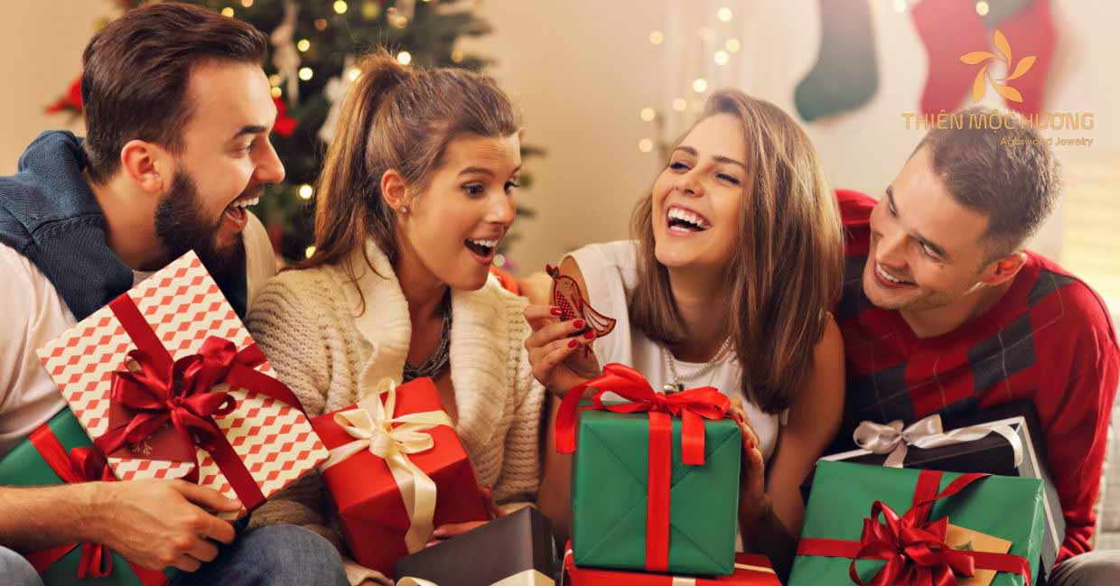 Các dịp có thể mua quà tặng bạn thân hợp lý