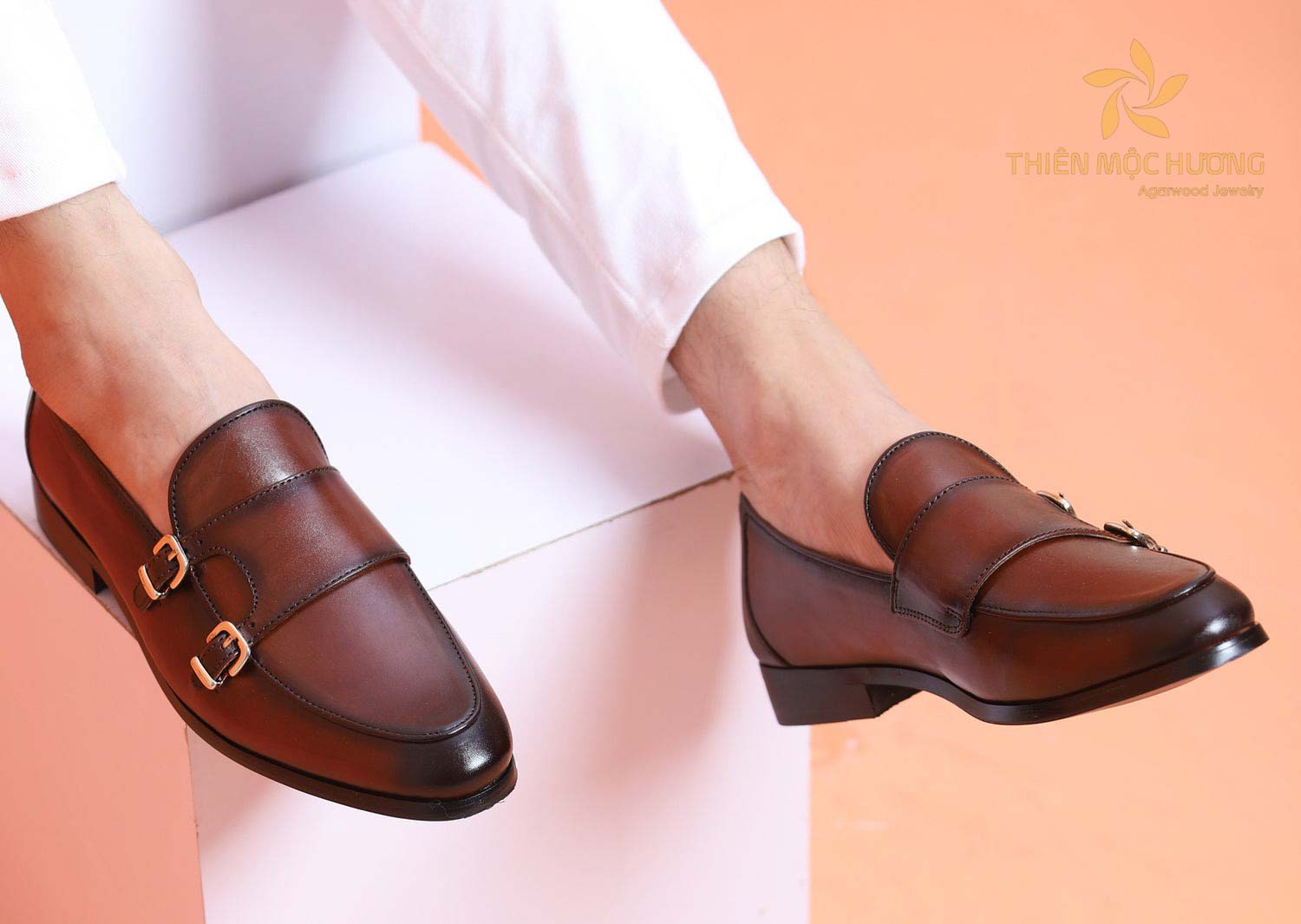 Quà tặng cho bạn thân nam là giày giúp nâng niu bàn chân của anh ấy