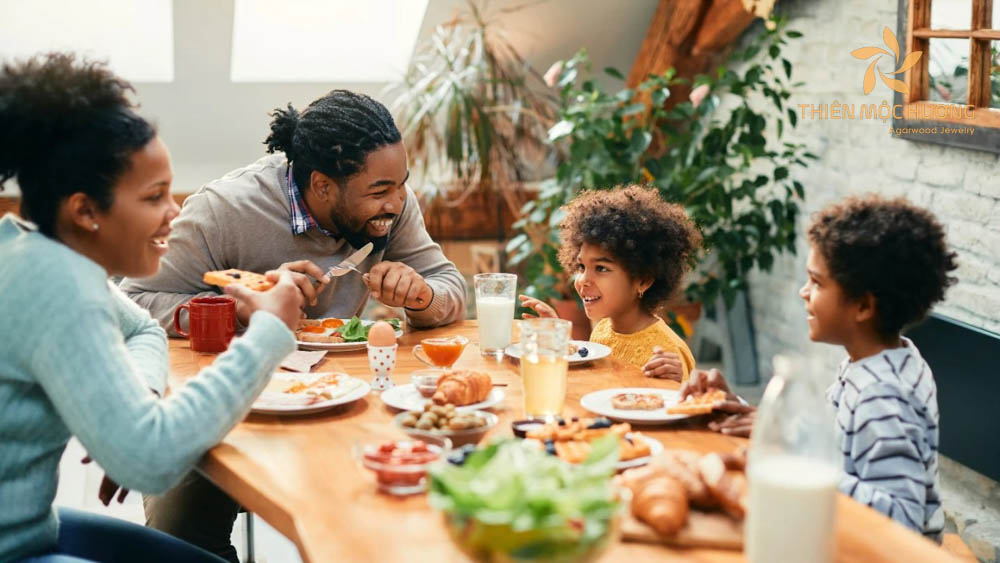 Bữa ăn gia đình - Món quà tặng bố tình cảm