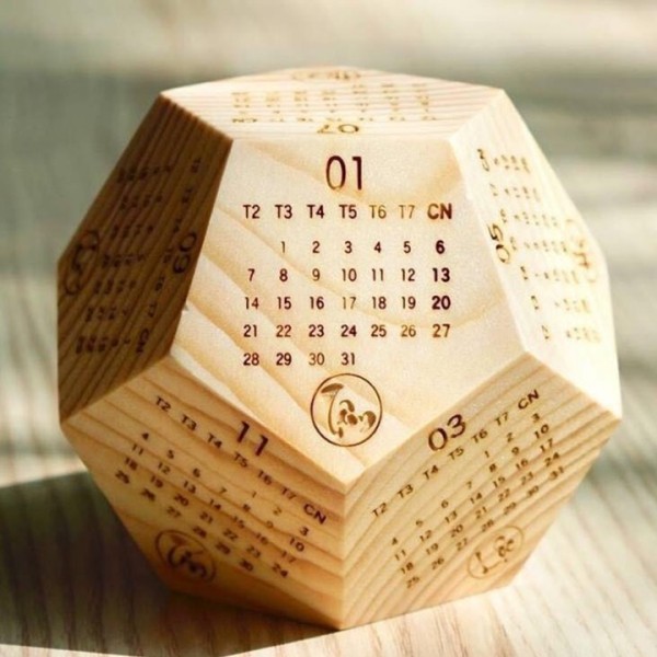 Lịch để bàn gỗ đa giác độc đáo