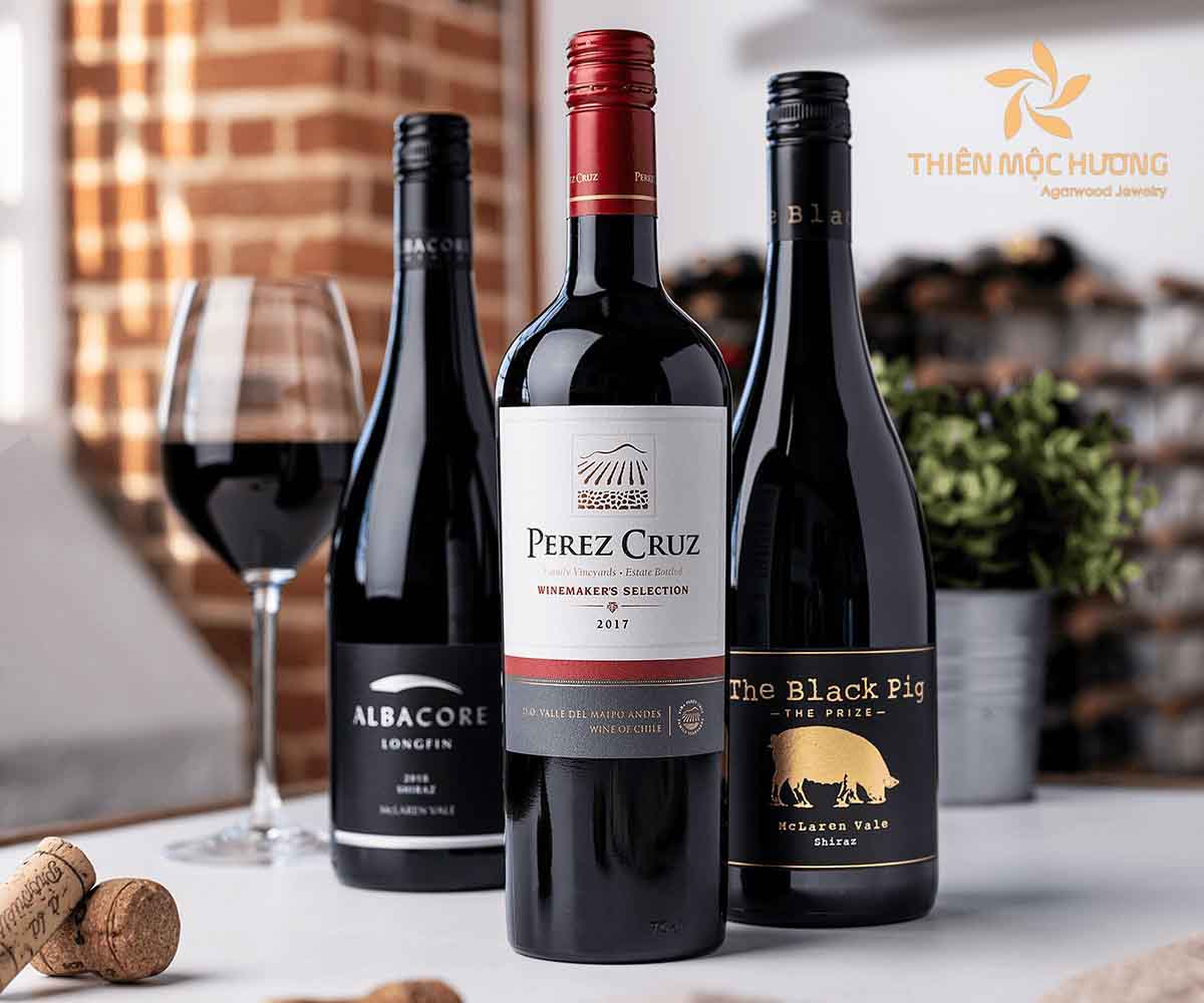 Món quà tặng doanh nghiệp là rượu vang mang lại sự gần gũi giữa đôi bên