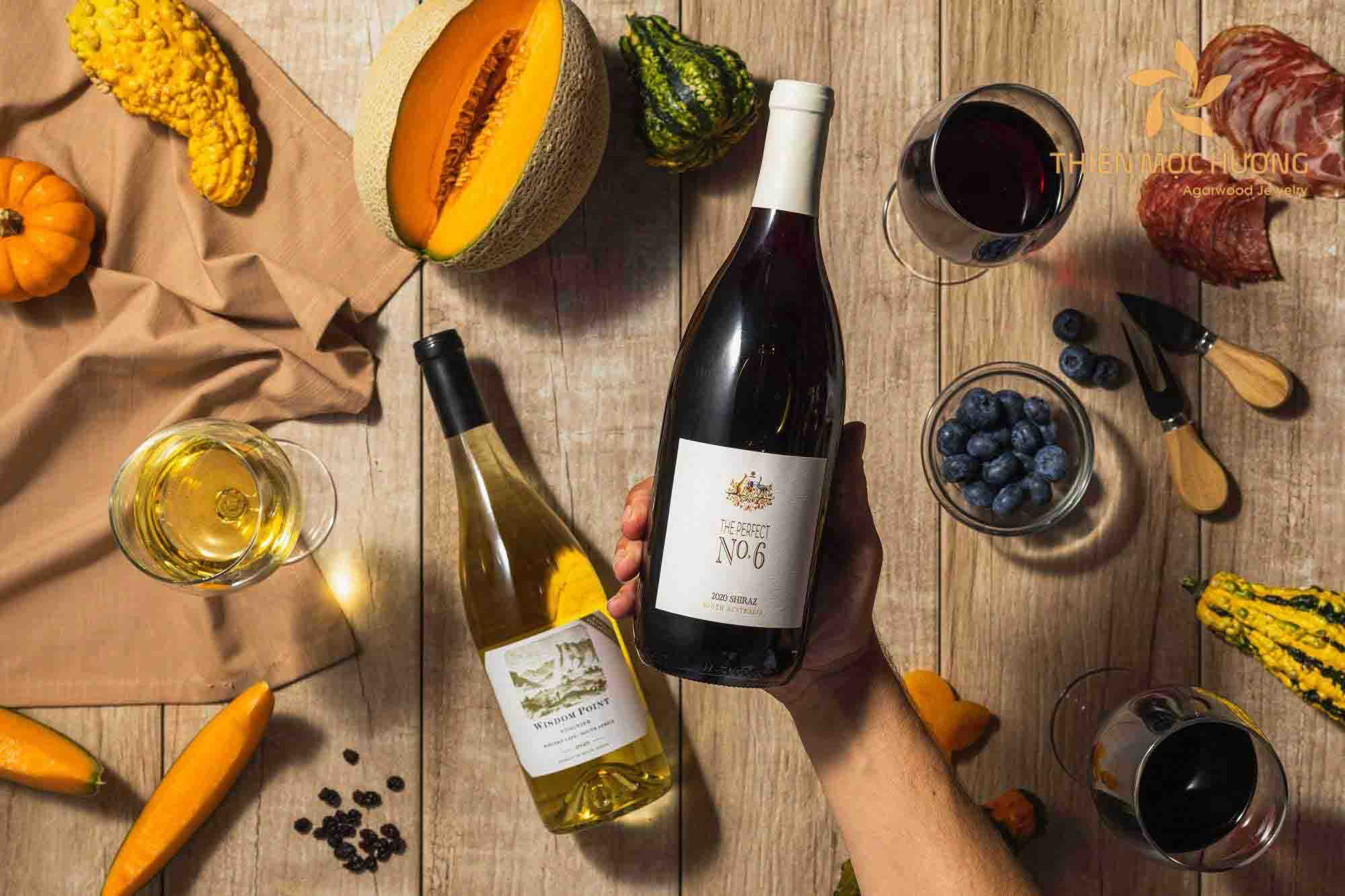 Quà tặng cho khách hàng là rượu vang là món quà “quốc dân”