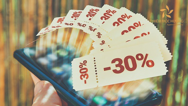 Voucher giảm giá làm quà tặng cho khách hàng thu hút họ quay lại 