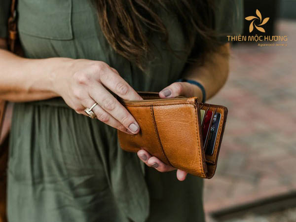 Ví tiền chính là lời giải đáp cho câu hỏi quà gì tặng mẹ thiết thực nhất!